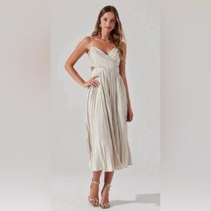 Astr The Label Capitola Pleated Midi Dress Champagne Crème Color in Size M
